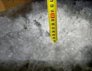 Zateplení stropu novostavby rodinného domu pomocí foukané izolace